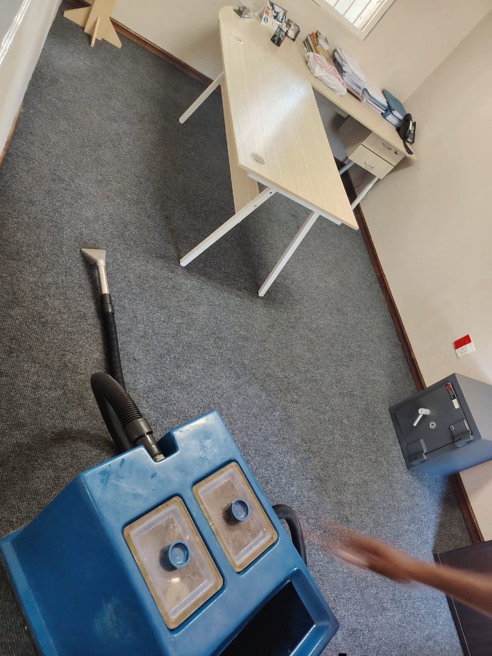 Estlas extraction machine cleaning an office carpet